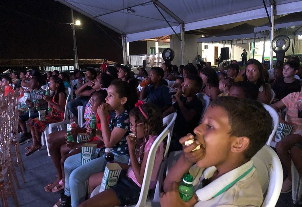 Cine Senar leva entretenimento para crianças de Itabaiana durante o Sealba Show