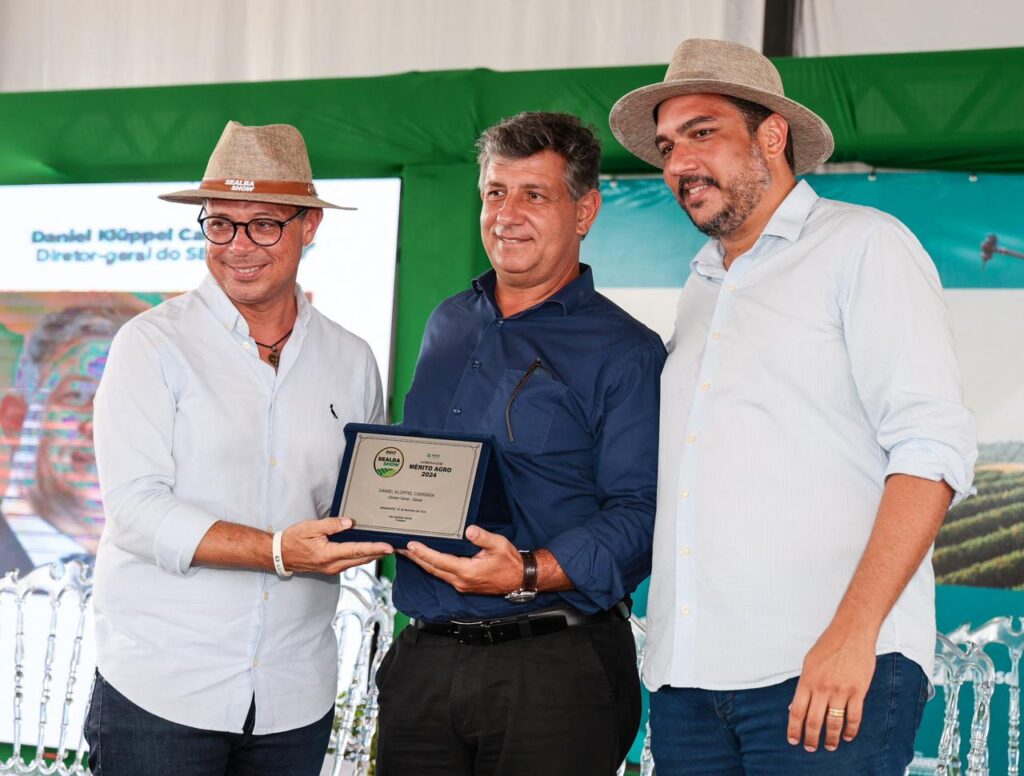 Diretor do Senar recebe comenda do Mérito Agro durante Sealba Show 2024